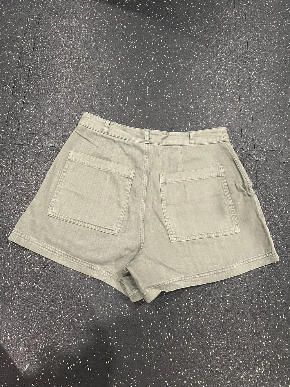 Casual High-Rise Utility Shorts in Olive Green - Picture 5 of 6